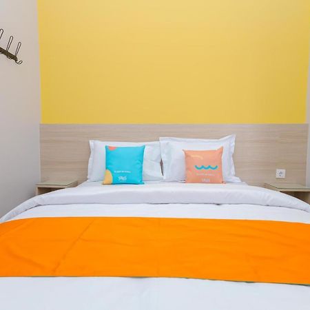 Sans Hotel Clover Ace Surabaya By Reddoorz Luaran gambar