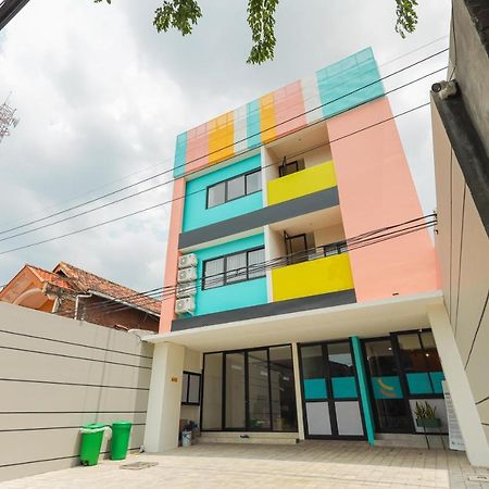 Sans Hotel Clover Ace Surabaya By Reddoorz Luaran gambar
