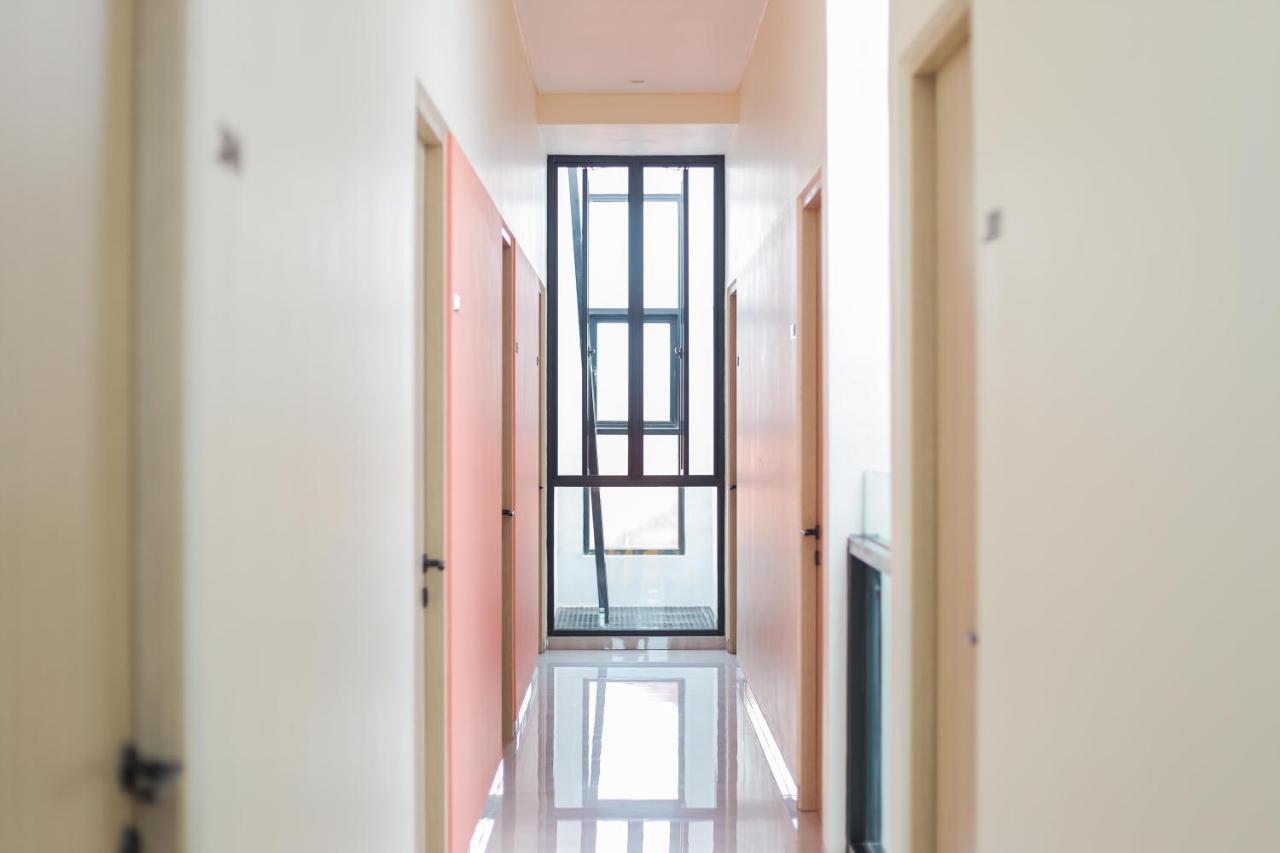 Sans Hotel Clover Ace Surabaya By Reddoorz Luaran gambar