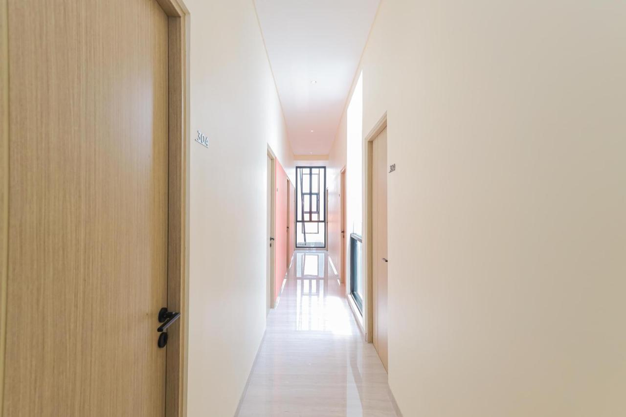 Sans Hotel Clover Ace Surabaya By Reddoorz Luaran gambar