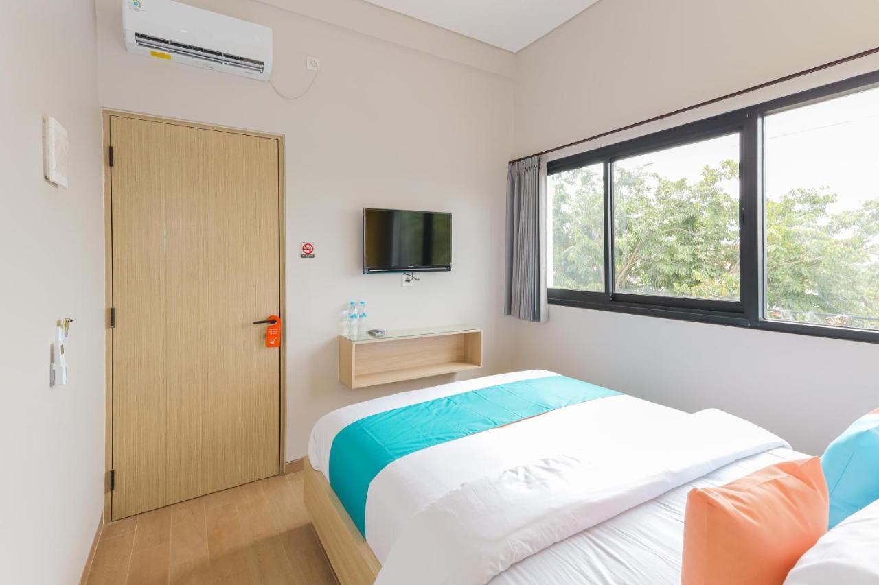 Sans Hotel Clover Ace Surabaya By Reddoorz Luaran gambar