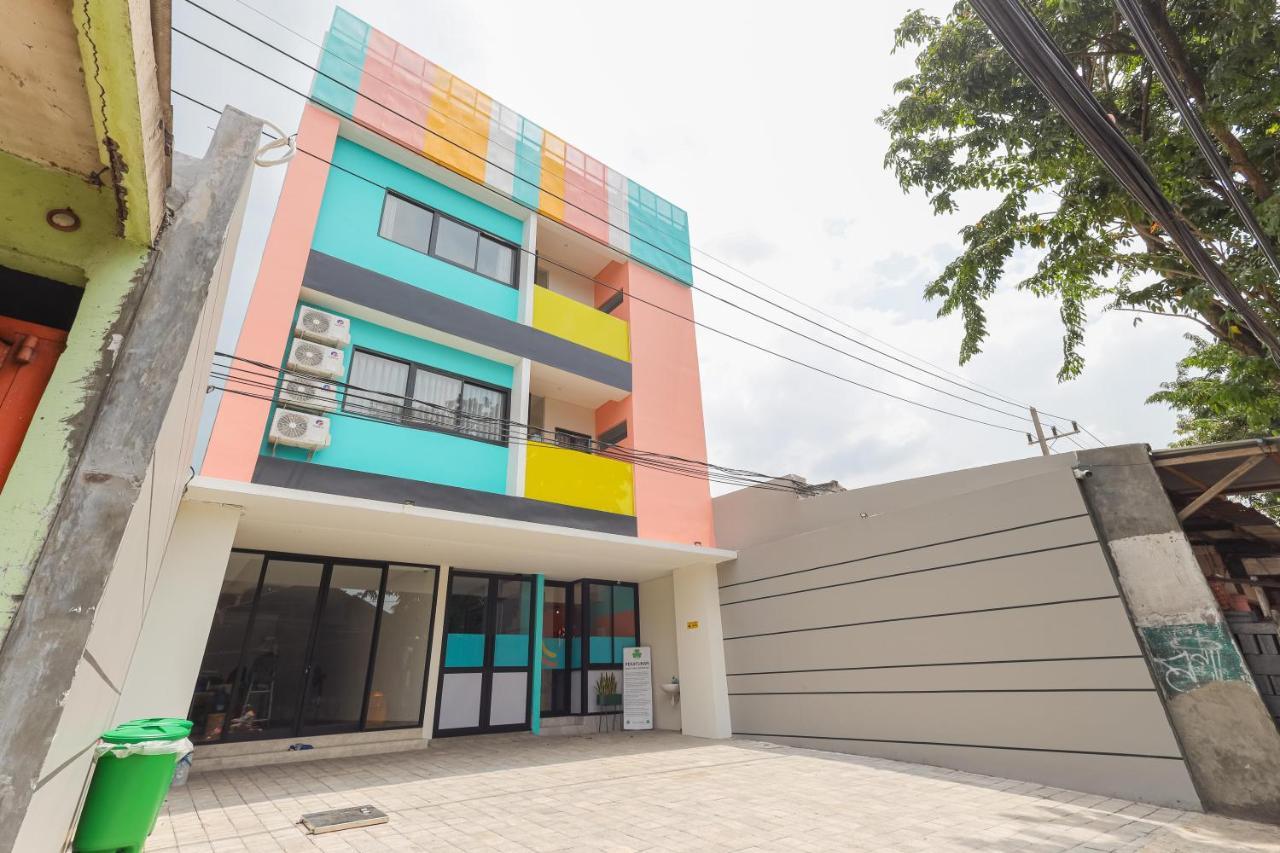 Sans Hotel Clover Ace Surabaya By Reddoorz Luaran gambar