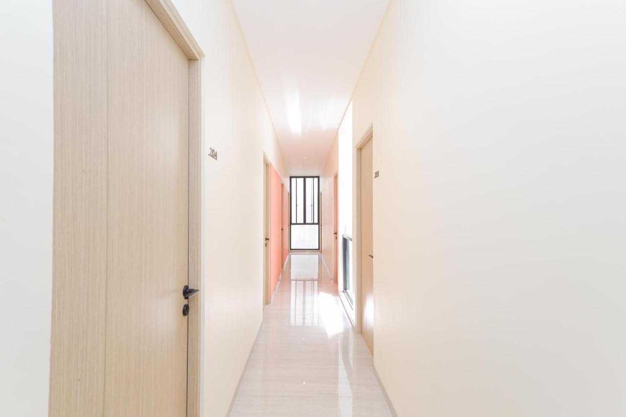 Sans Hotel Clover Ace Surabaya By Reddoorz Luaran gambar