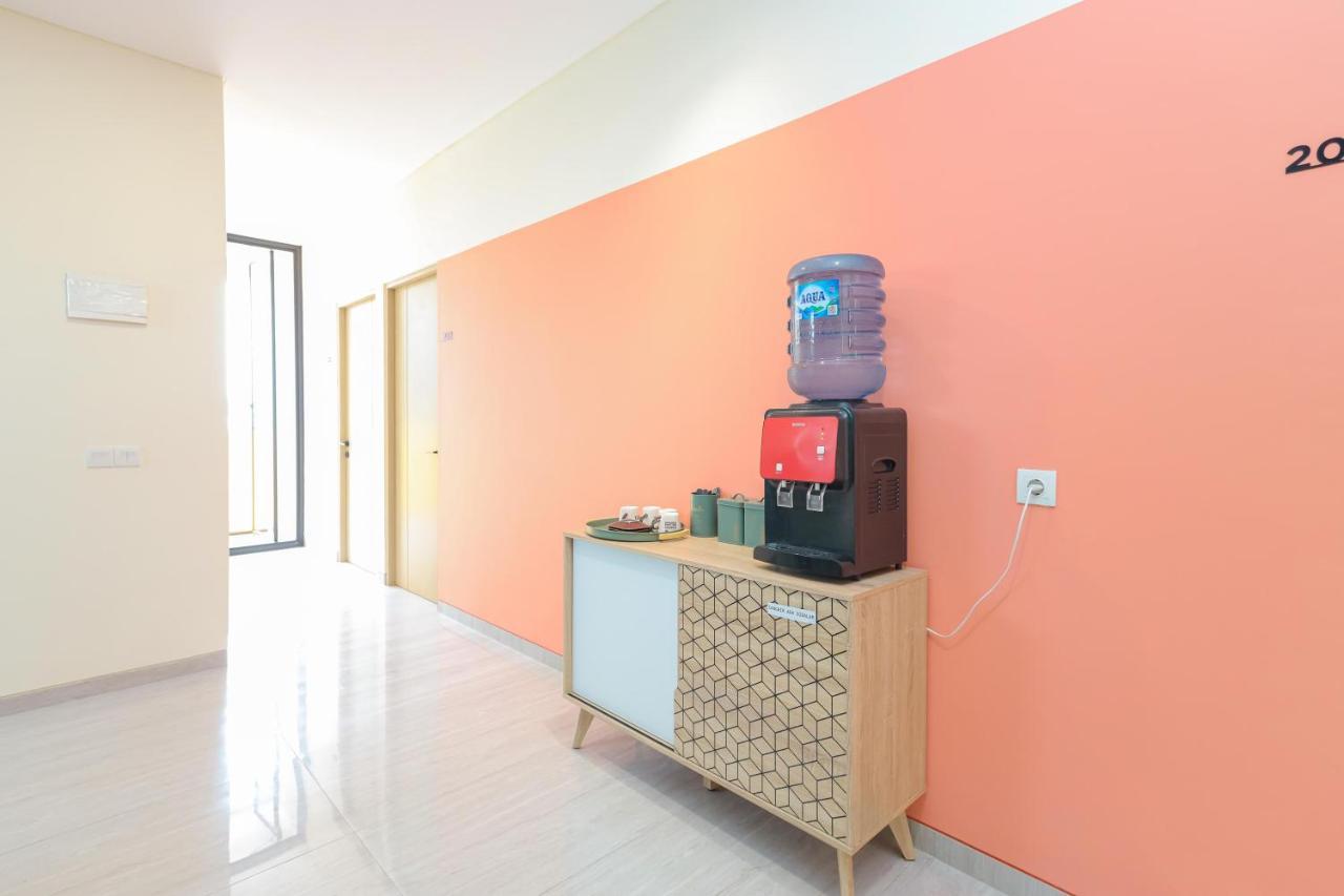 Sans Hotel Clover Ace Surabaya By Reddoorz Luaran gambar