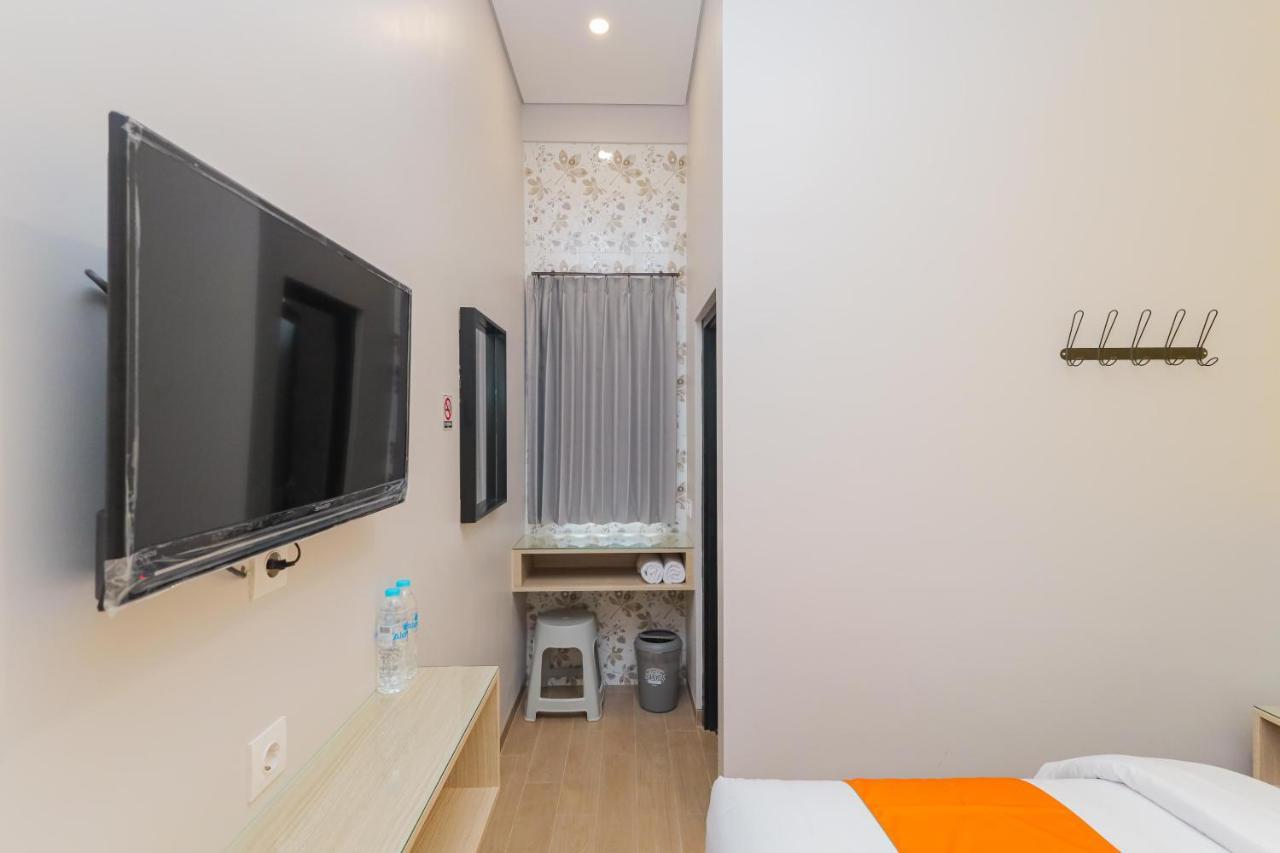 Sans Hotel Clover Ace Surabaya By Reddoorz Luaran gambar