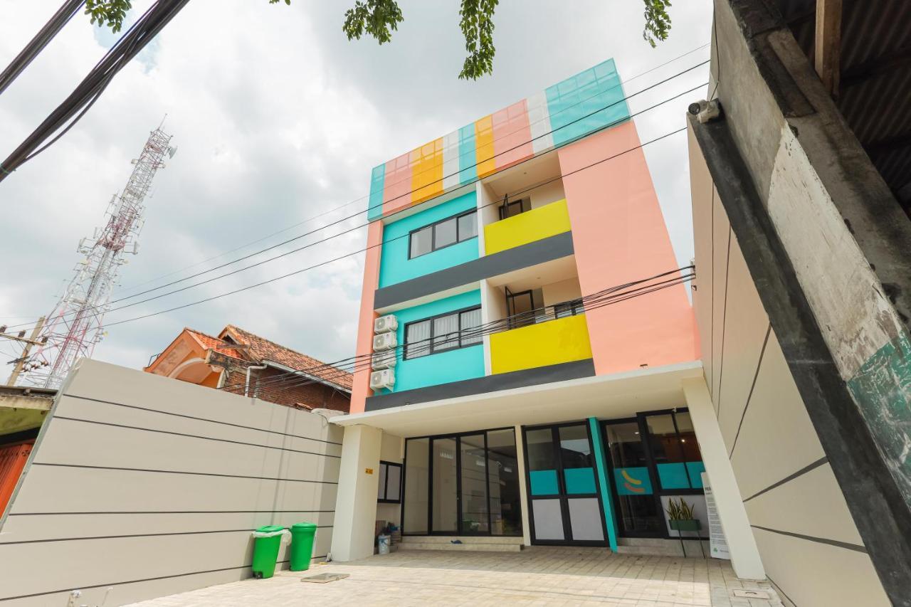 Sans Hotel Clover Ace Surabaya By Reddoorz Luaran gambar