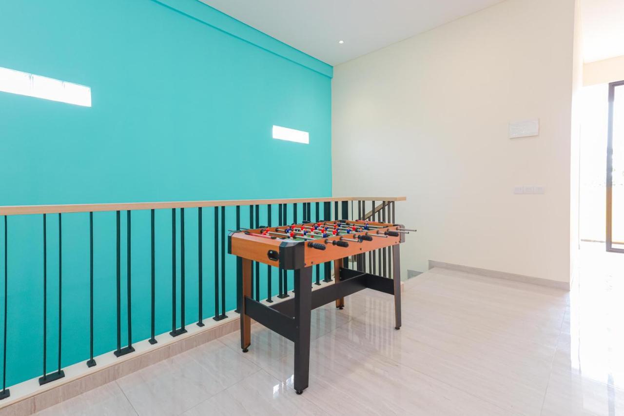 Sans Hotel Clover Ace Surabaya By Reddoorz Luaran gambar