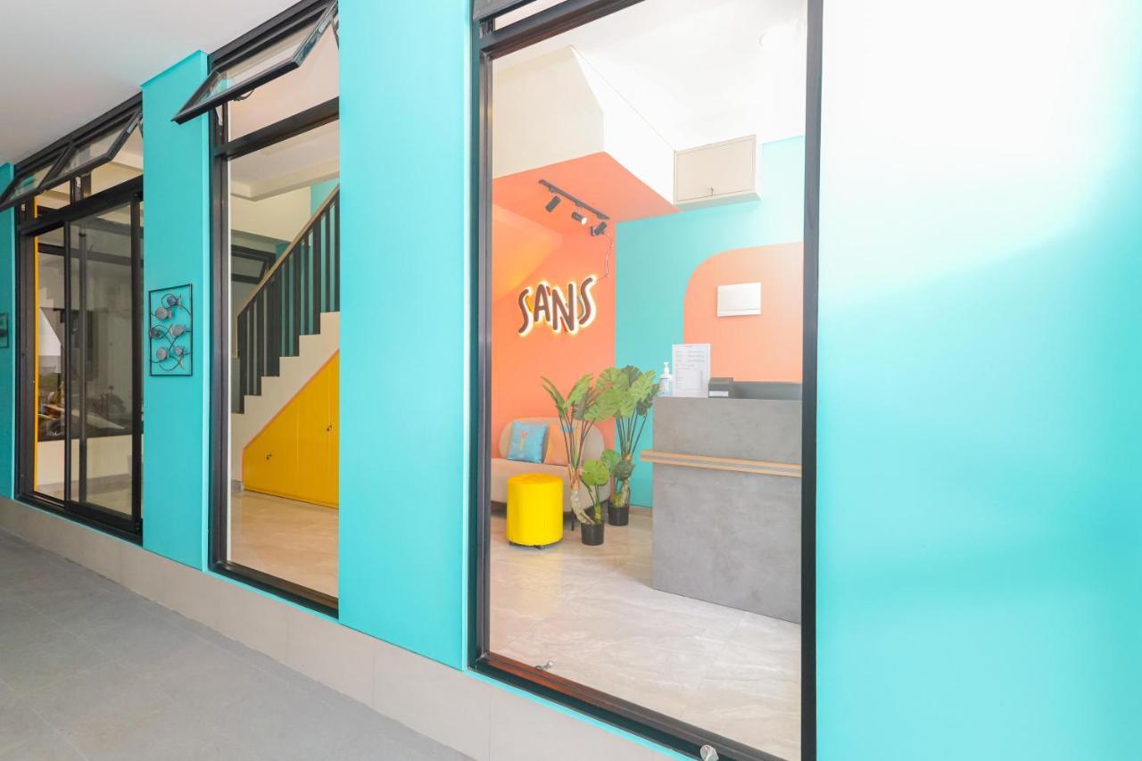 Sans Hotel Clover Ace Surabaya By Reddoorz Luaran gambar