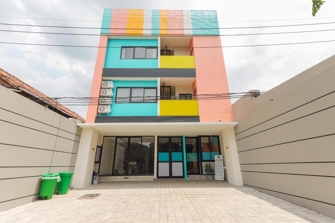 Sans Hotel Clover Ace Surabaya By Reddoorz Luaran gambar