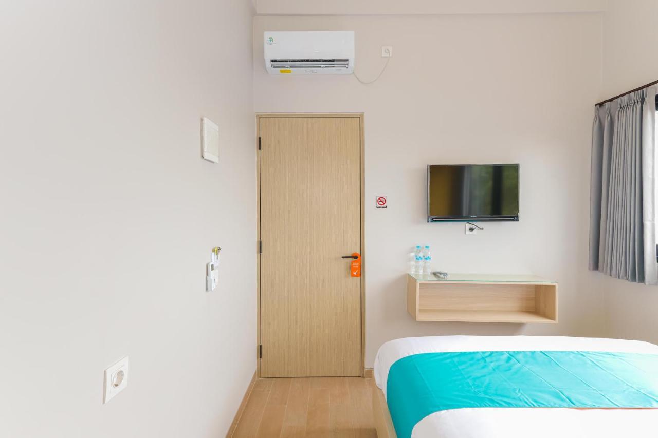 Sans Hotel Clover Ace Surabaya By Reddoorz Luaran gambar