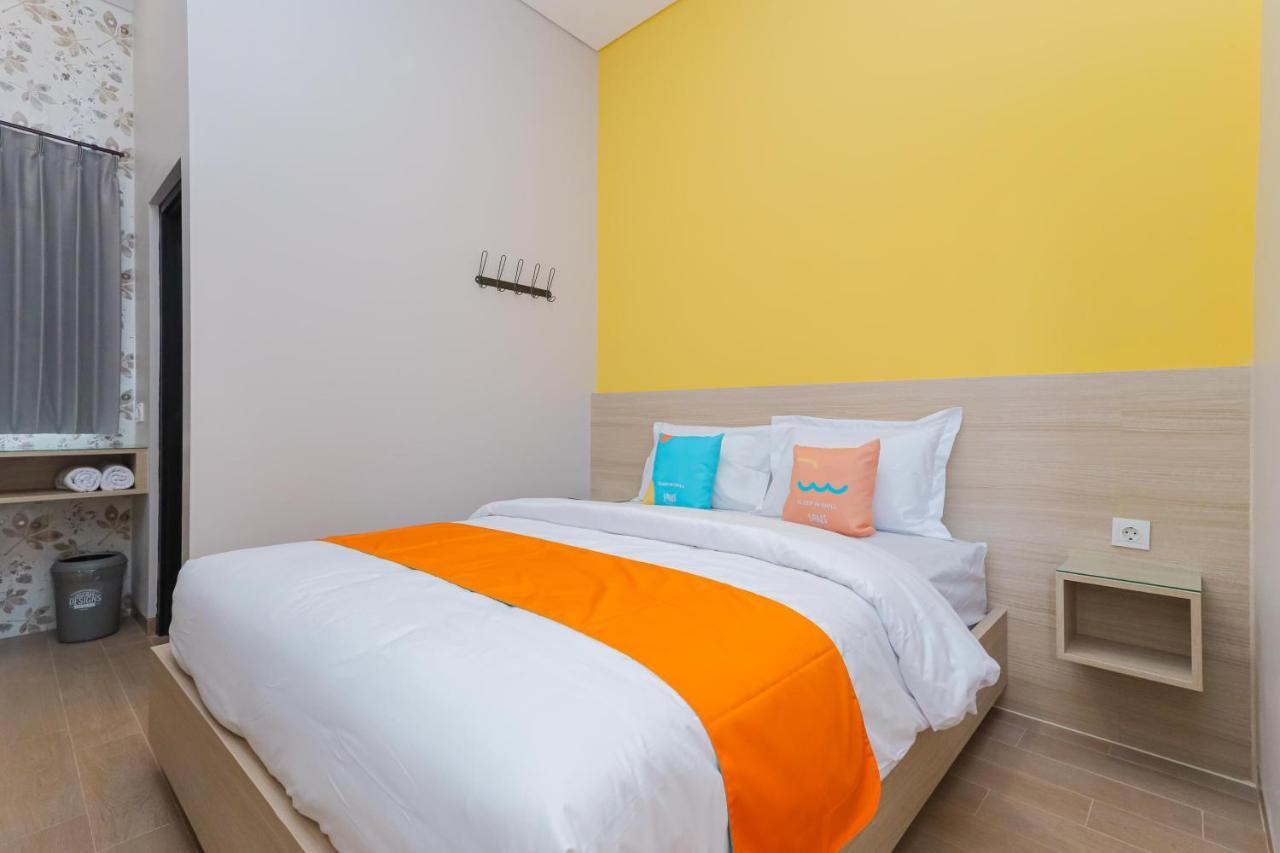 Sans Hotel Clover Ace Surabaya By Reddoorz Luaran gambar