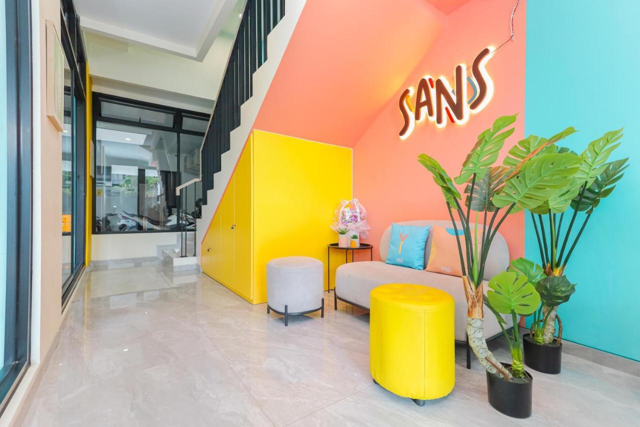 Sans Hotel Clover Ace Surabaya By Reddoorz Luaran gambar